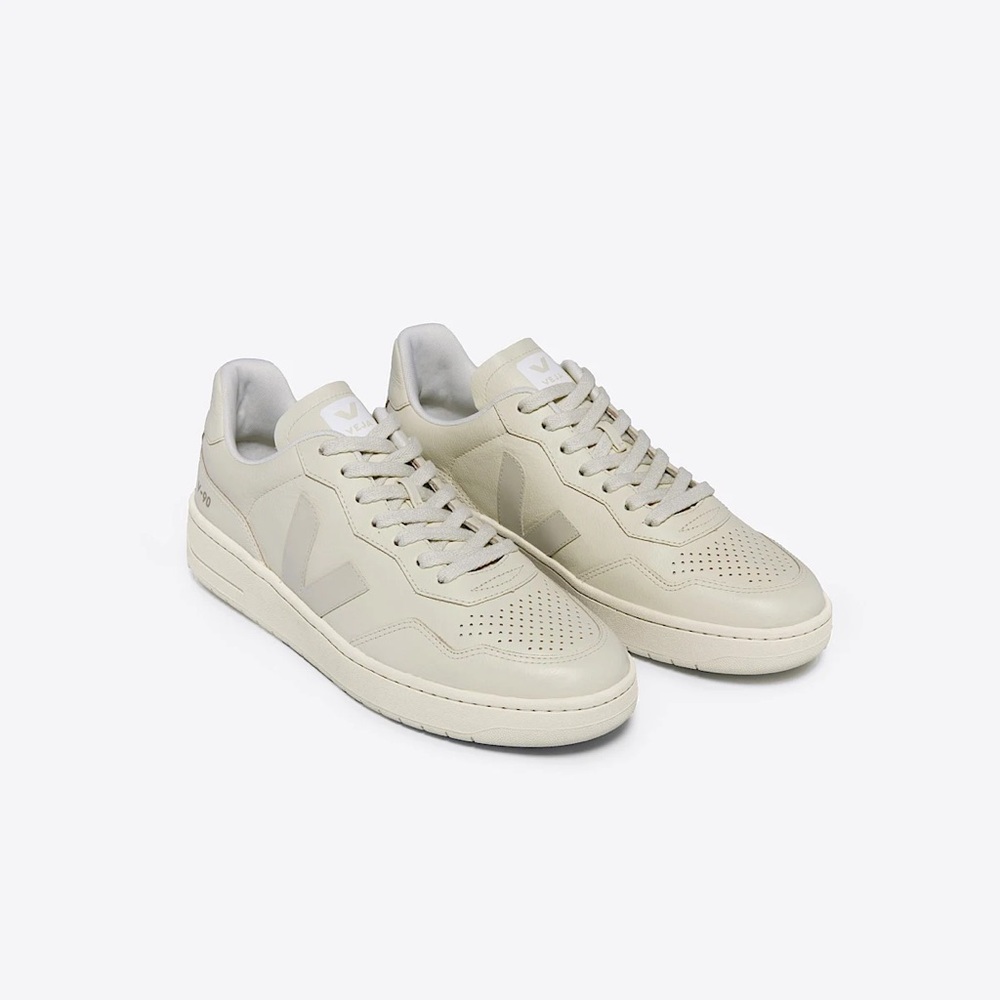 Veja V-90 LEATHER CASHEW PIERRE 8 W